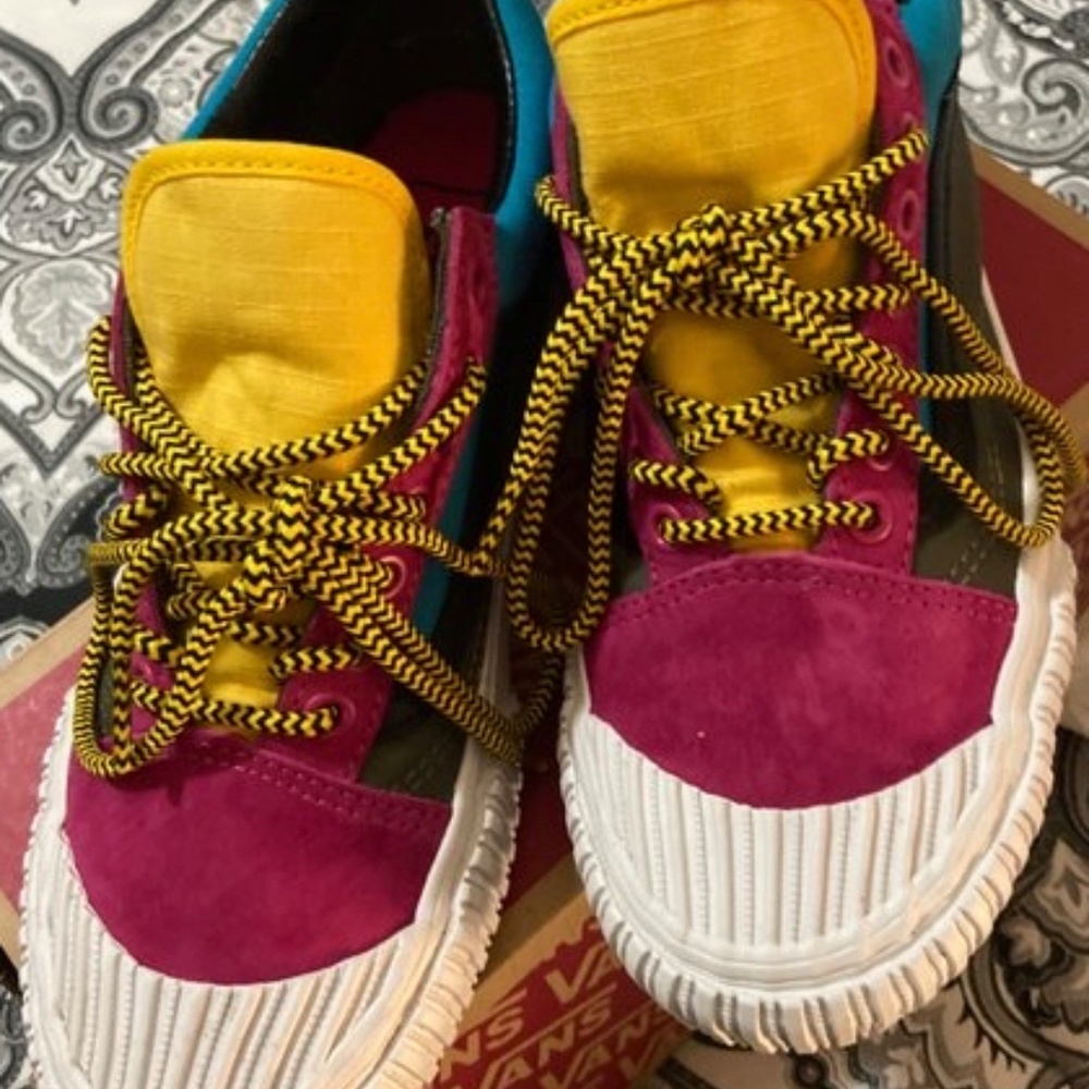 Vans - Picture 3 of 6